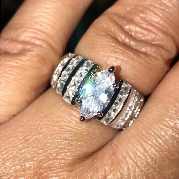 New 925 Silver Sparkly Band Women Engagement Party Ring - Picture 8 of 8